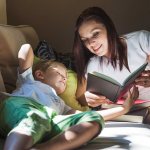 Чтение с ребенком сказки по ролям